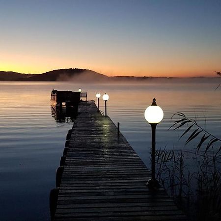 Beautiful, tranquil lakeside Estate Sedgefield Exterior foto